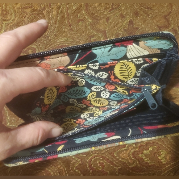 Vera Bradley Happy Snails Accordian Zip Around Wallet. - Picture 10 of 16